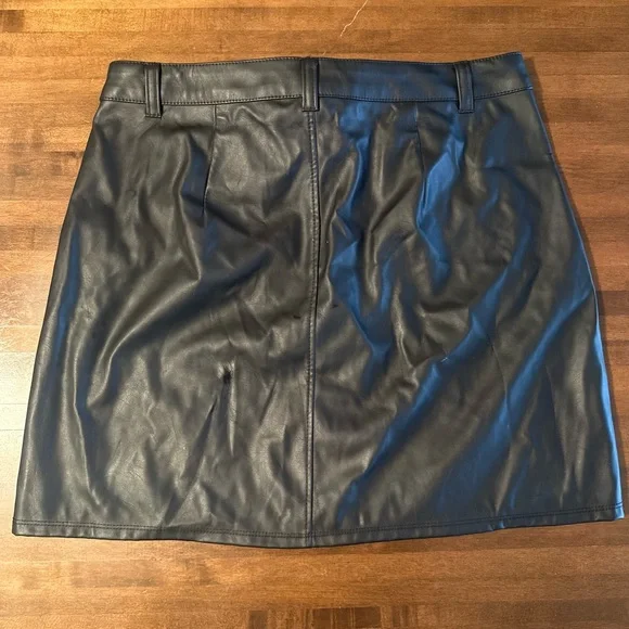 NWT Wild Fable Faux Leather Skirt with Zipper Details - Picture 5 of 5